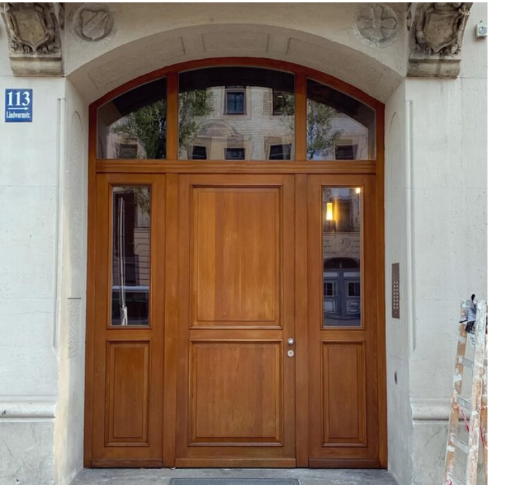 Historische Haustür nach der Restaurierung